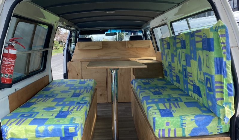 
								Toyota Hiace 2000 Self Contained Campervan full									
