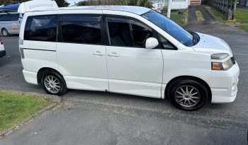 
									Toyota Voxy 2004 Self Contained Campervan full								